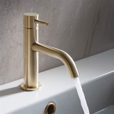 Brass taps - Brass & Traditional taps not only look the part, they are built to last. This means that whether you’re using the tap for the first time, or years later, the smooth action of the levers and flow of the water remains absolutely perfect. Sort by Page 1 of . Filter . Kingscote Traditional Kitchen Tap. £149.95 £186.95 March SAVING OF £37.00 (8 reviews) Add To …